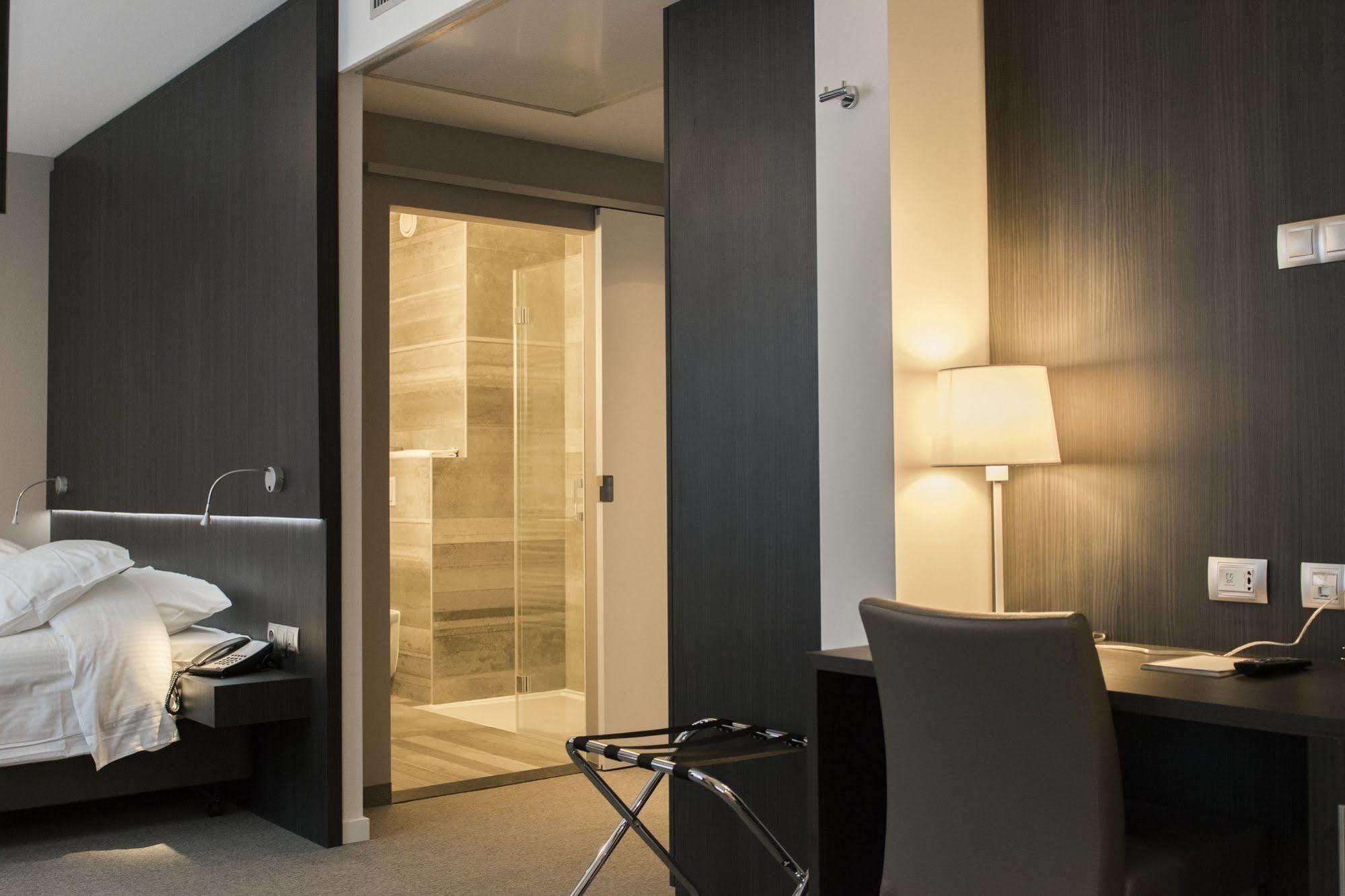 Tower Hotel アールスト エクステリア 写真